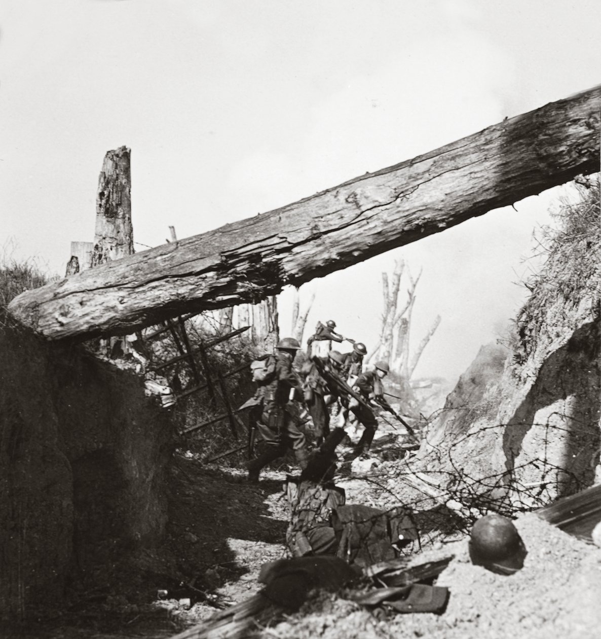 Nuestra impetuosa infantería asalta y toma las sucesivas trincheras de la Línea Wotan cerca de Queant de English Photographer