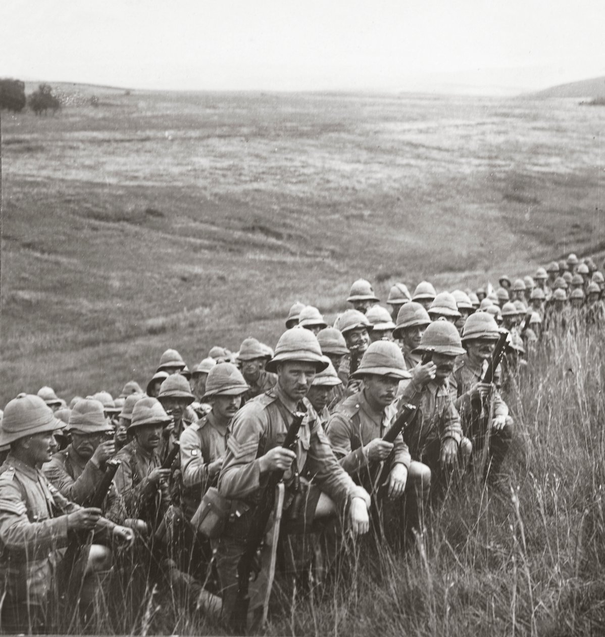 Nuestras reservas esperando órdenes para moverse a sus nuevas posiciones en las laderas de Cape Helles, 1915 de English Photographer