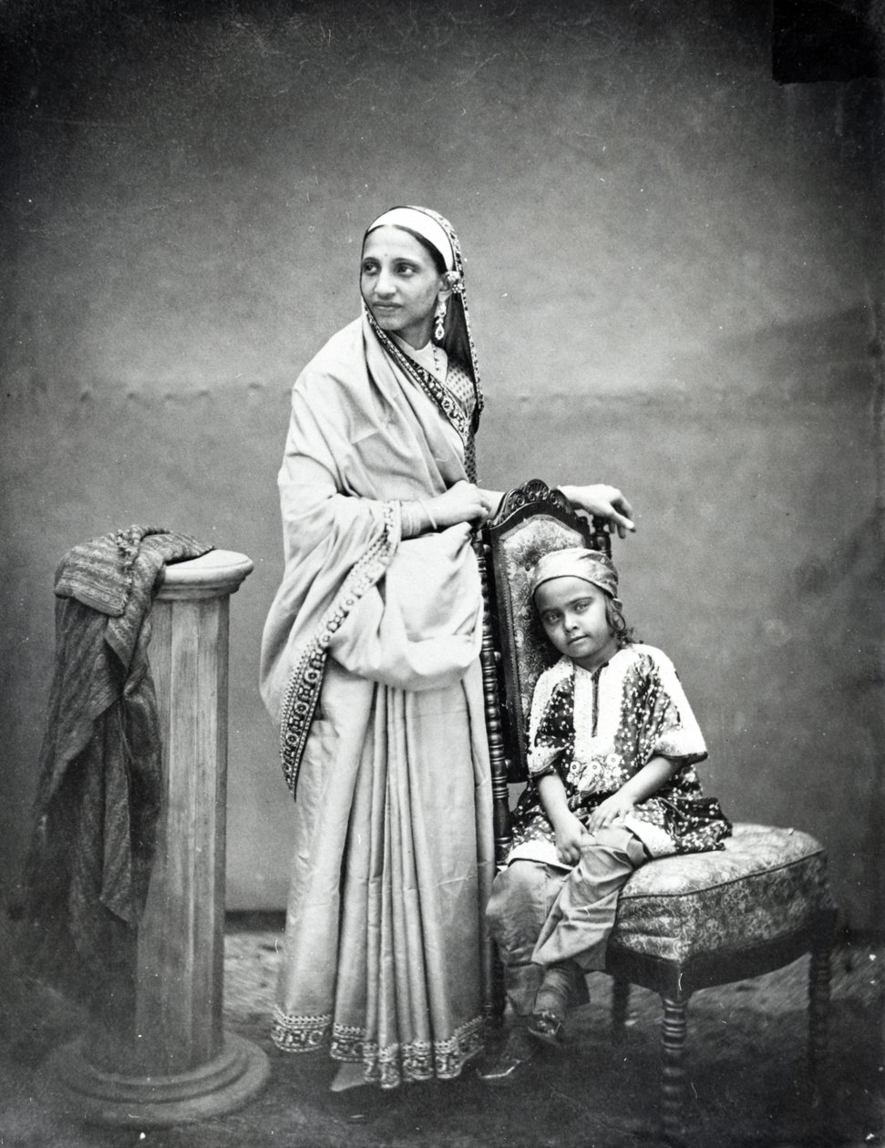 Mujer y niño parsee, c.1870s de English Photographer
