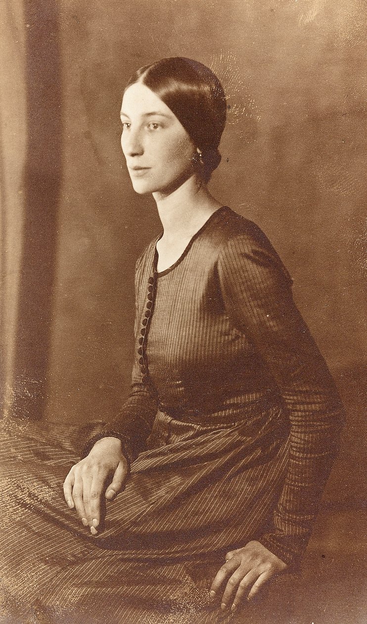 Retrato de Winifred Knights de English Photographer
