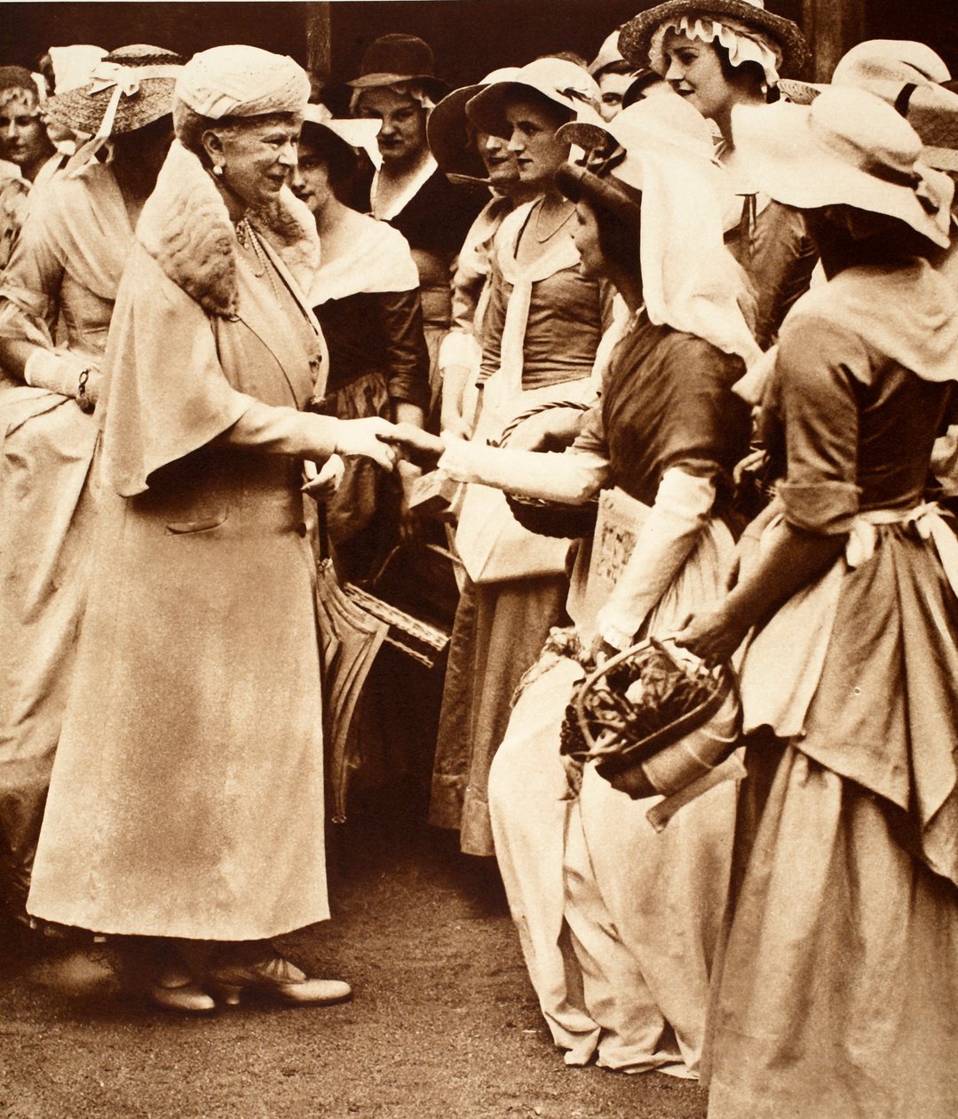 La Reina María en el antiguo mercado y feria de Westminster en Deans Yard, Westminster de English Photographer