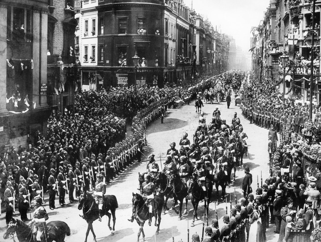 Procesión del Jubileo de Diamante de la Reina Victoria pasando por King William Street, 1897 de English Photographer