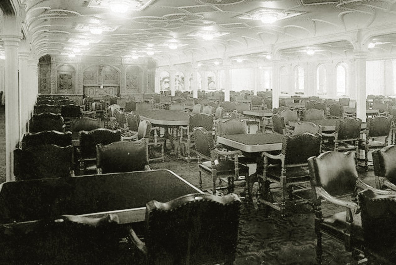 RMS Titanic: Comedor de primera clase en la cubierta D, 1912 de English Photographer