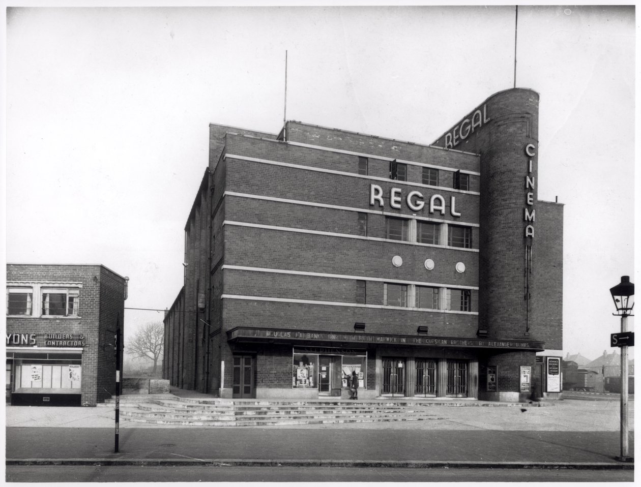 Cine Regal en Cross Gates Road, Leeds, 1943 de English Photographer