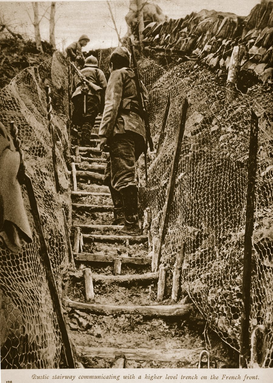 Escalera rústica que comunica con una trinchera de nivel superior en el frente francés, 1914-19 de English Photographer