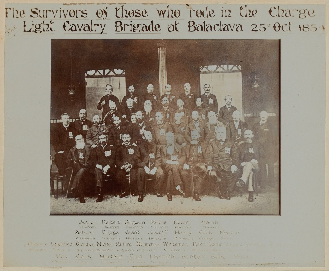 Supervivientes de la Carga de la Brigada Ligera, Batalla de Balaclava, 1854 de English Photographer