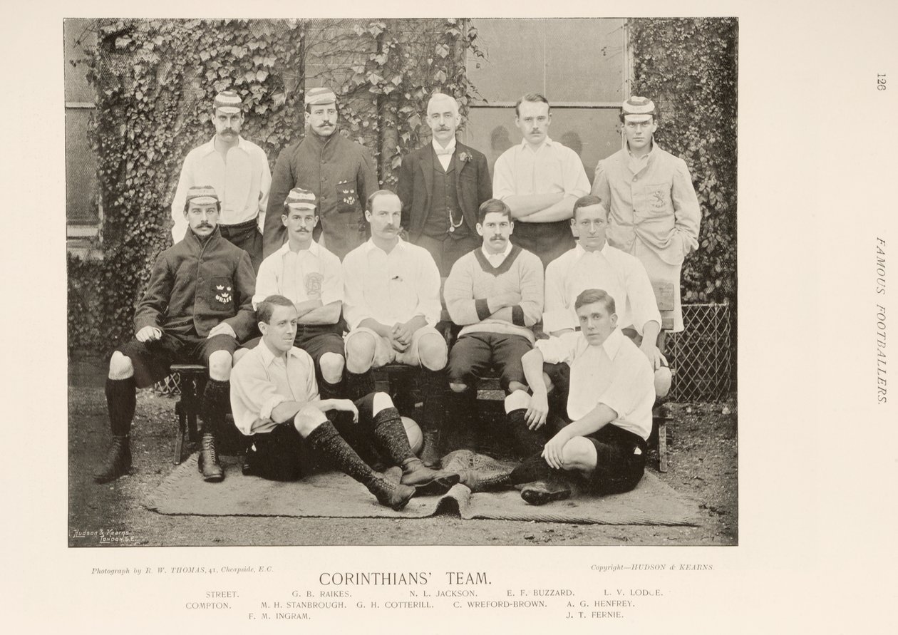El equipo de fútbol Corinthians, de Famosos Futbolistas, 1895 de English Photographer
