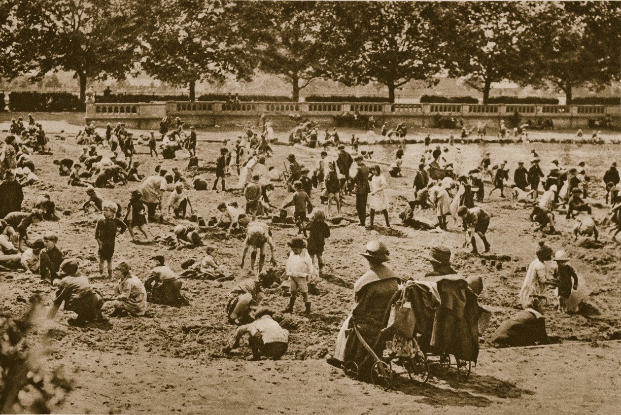 La playa sin mar: construyendo castillos de arena, Bishops Park de English Photographer