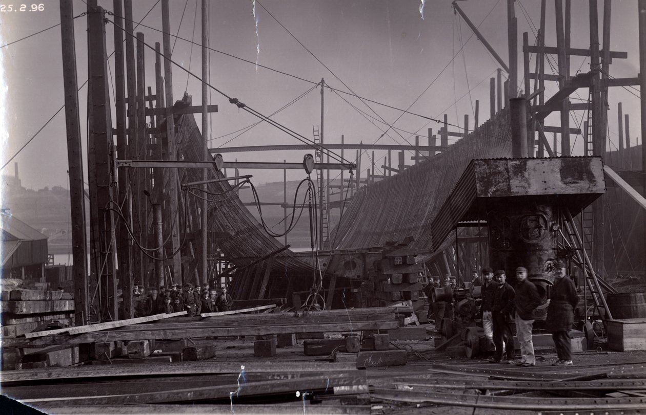 El rompehielos transbordador de trenes SS Baikal en construcción por Sir W.G. Armstrong Mitchell and Co. Ltd., en el astillero Low Walker, Newcastle upon Tyne en 1896 de English Photographer