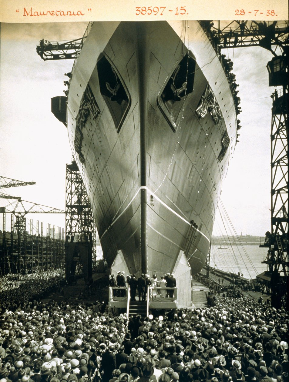 El lanzamiento del RMS Mauretania, 28 de julio de 1938 de English Photographer