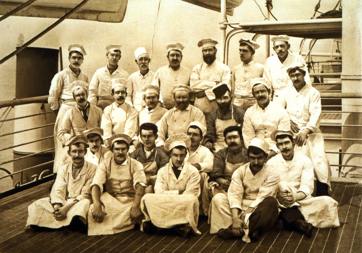 Los cocineros del barco a bordo del R.M.S. Teutonic de English Photographer