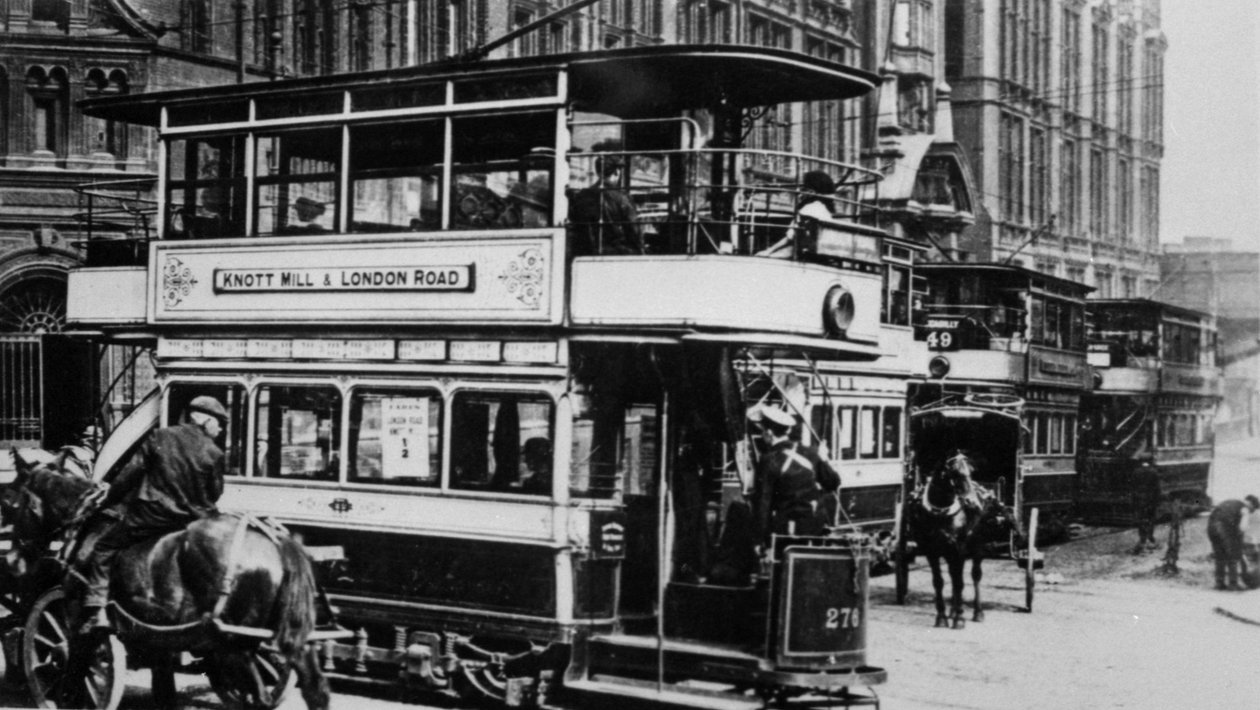 Tranvías en Manchester, c.1900 de English Photographer