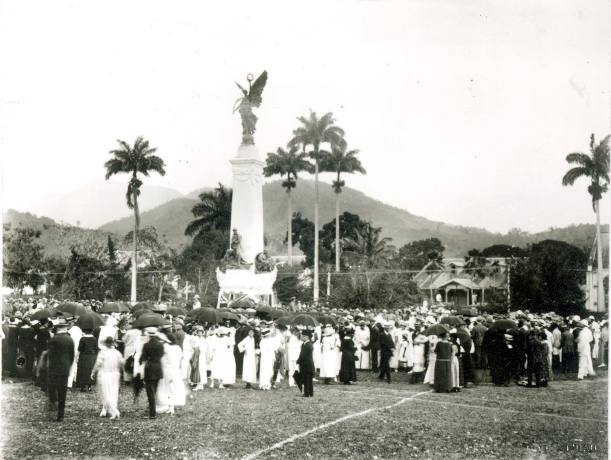 Inauguración del Monumento a la Guerra, Puerto España, Trinidad, 1920 de English Photographer