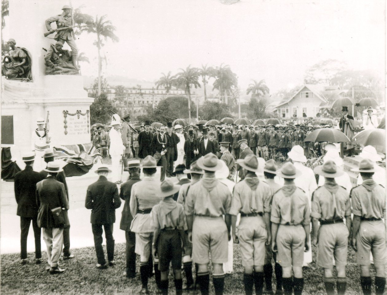 Inauguración del Monumento a la Guerra, Puerto España, Trinidad, c.1920 de English Photographer