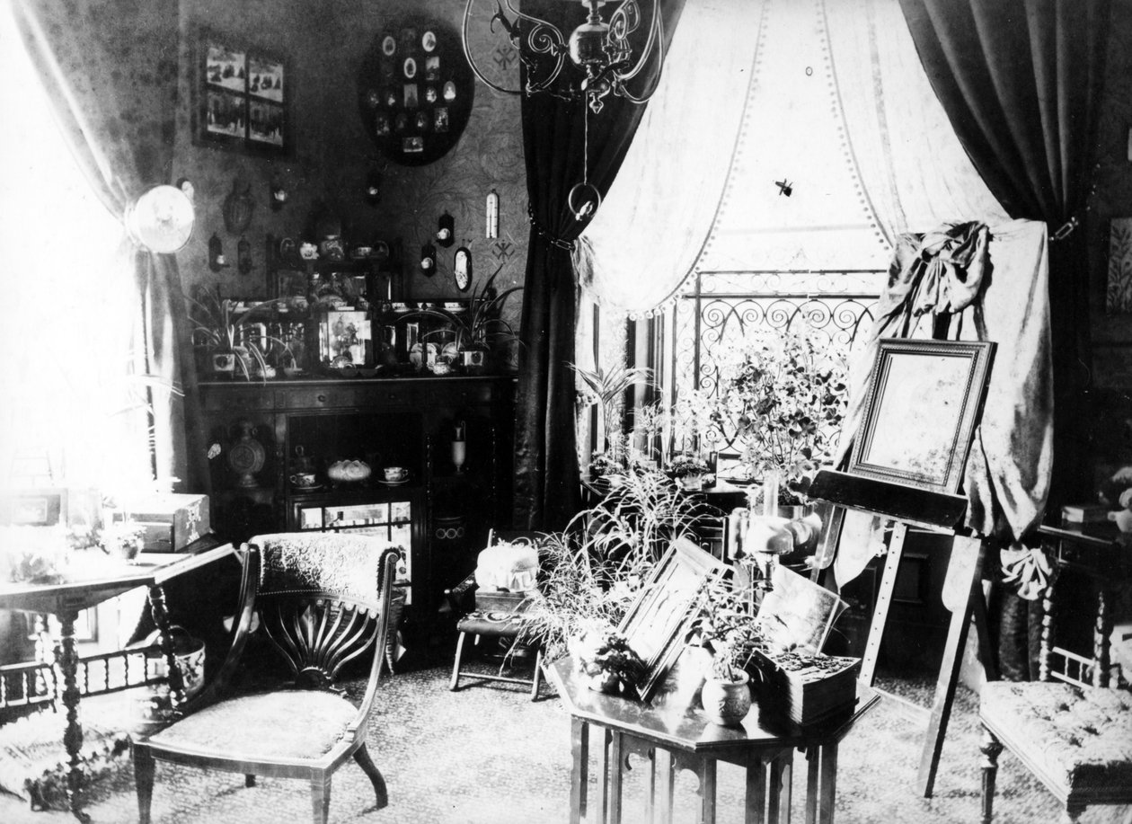 Sala de estar victoriana, c.1860-99 de English Photographer