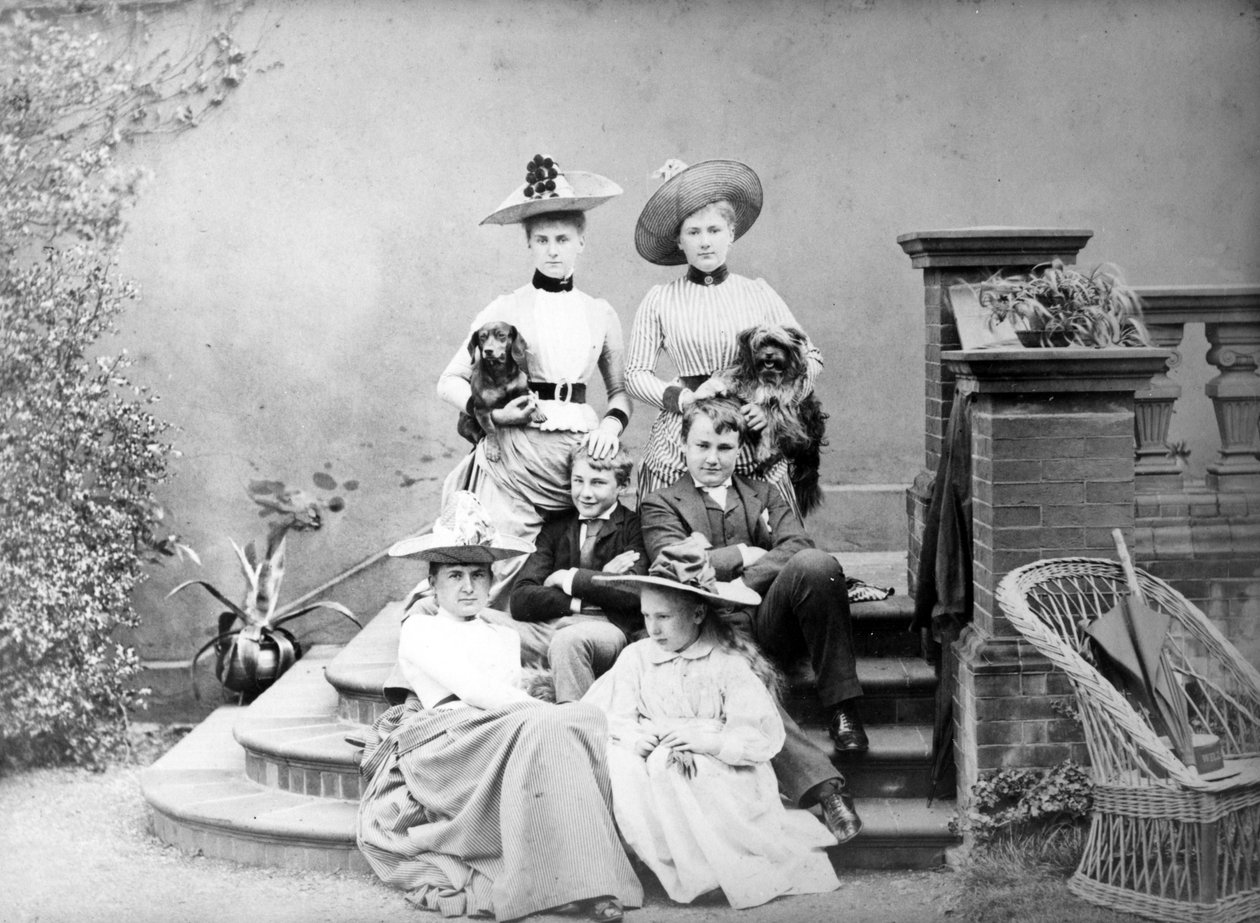 Retrato de grupo victoriano, c.1890 de English Photographer