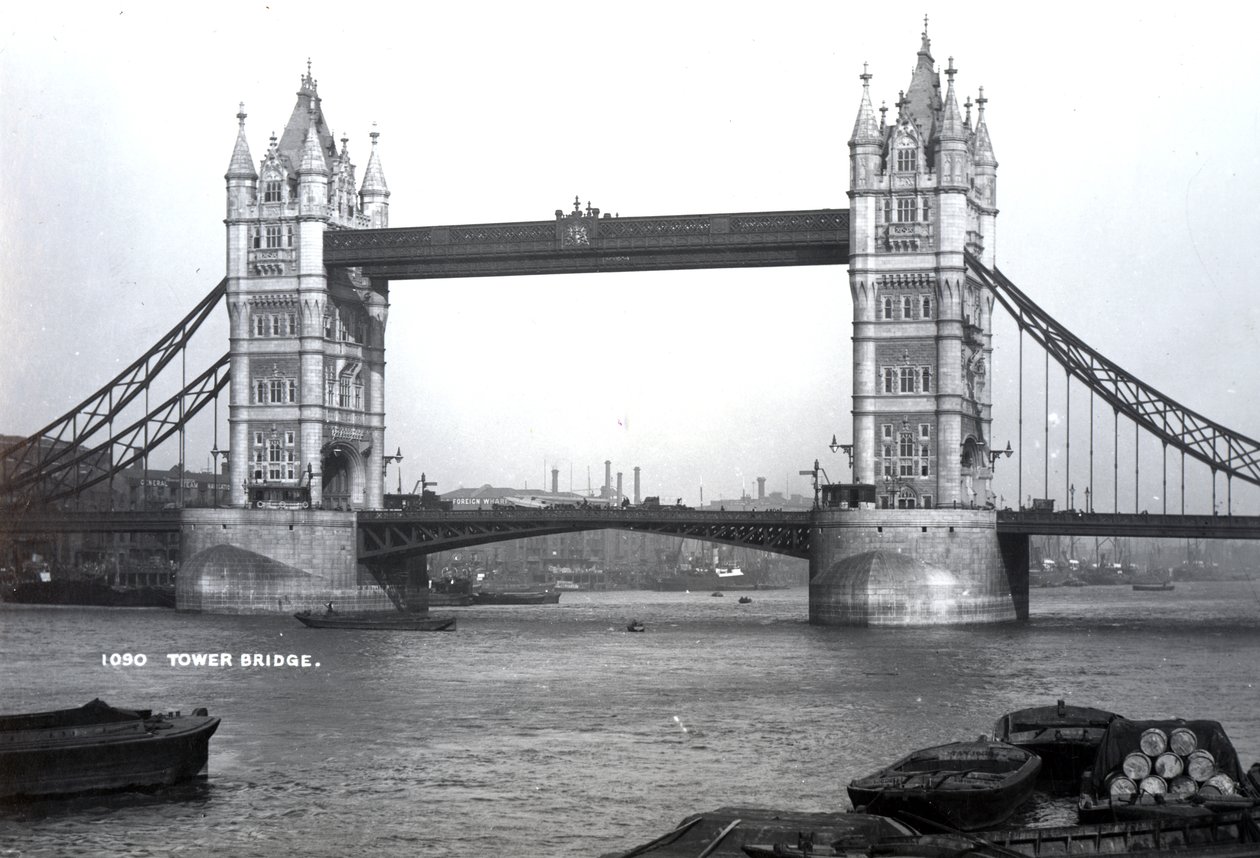 Vista del Puente de la Torre de English Photographer