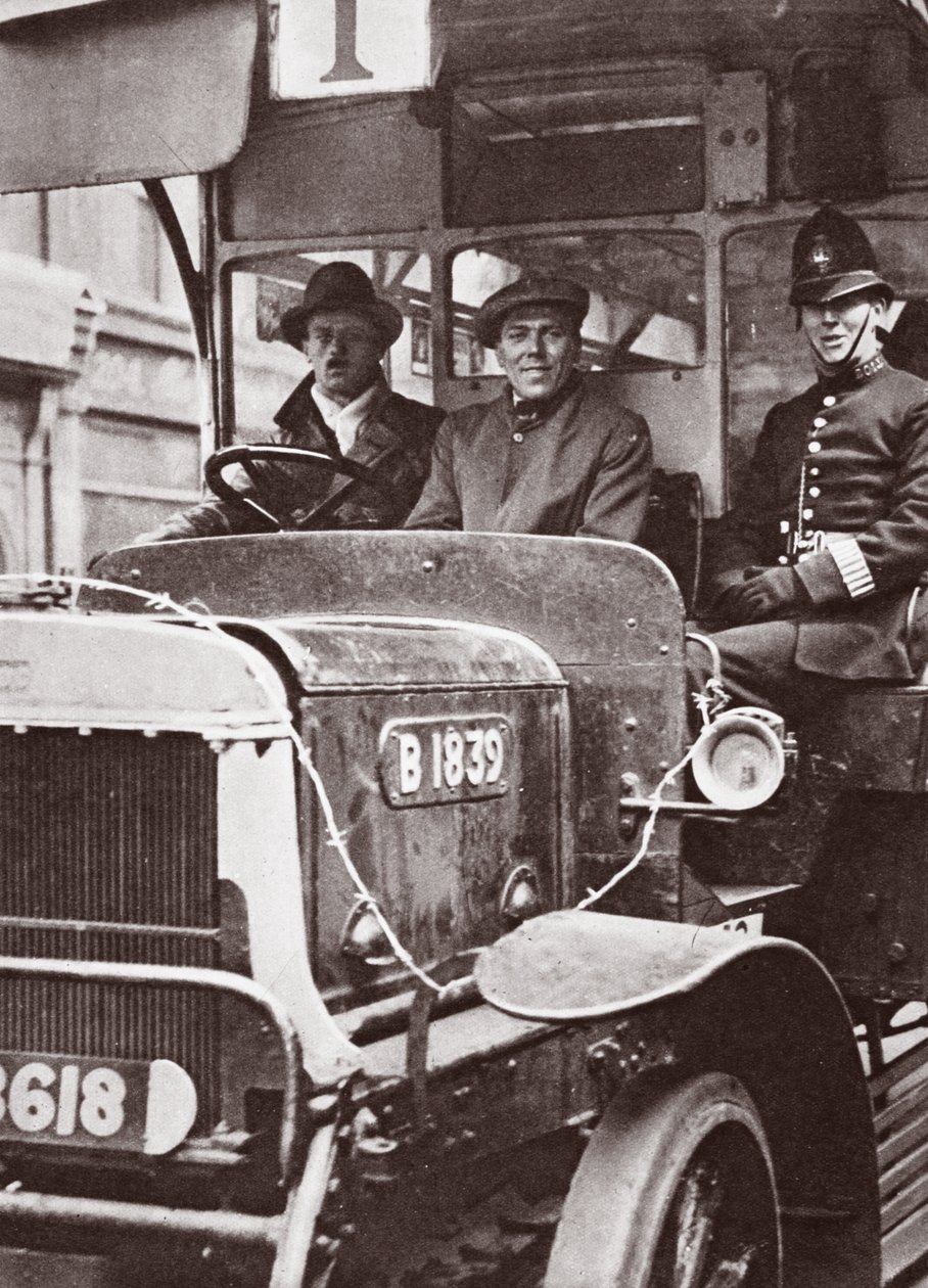 Transporte voluntario y su protección policial, mayo de 1926 de English Photographer