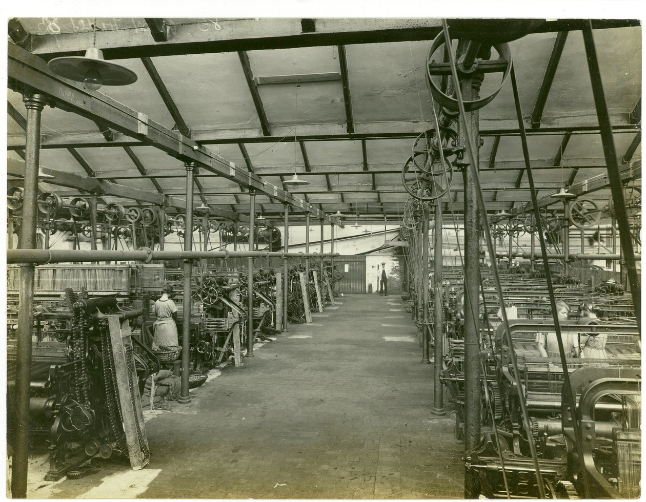 Cobertizo de tejido, molino Long Meadow, 1923 de English Photographer