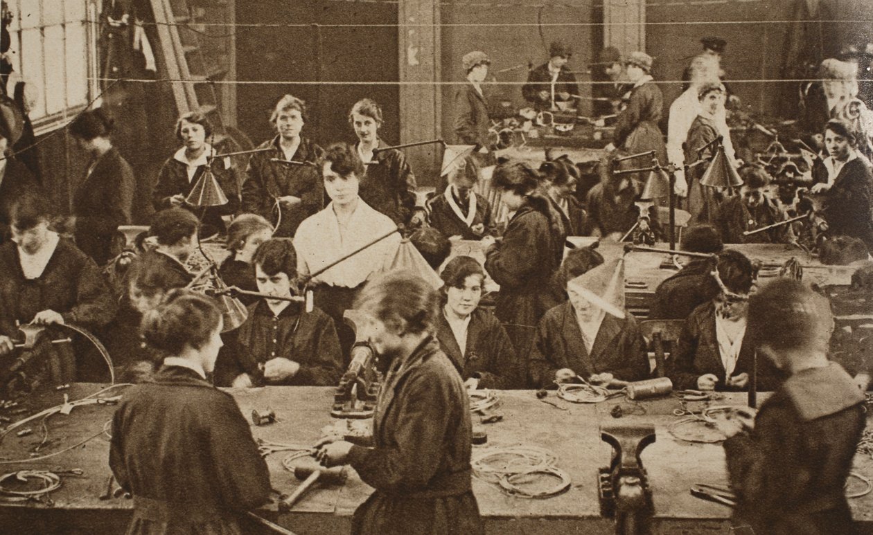 Mujeres trabajadoras en el Servicio Aéreo de la R.N., 1914-19 de English Photographer