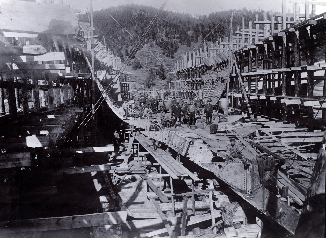Número de astillero 647, Baikal. Mostrando el rompehielos transbordador de trenes Baikal en construcción en el Lago Baikal, 1896 de English Photographer