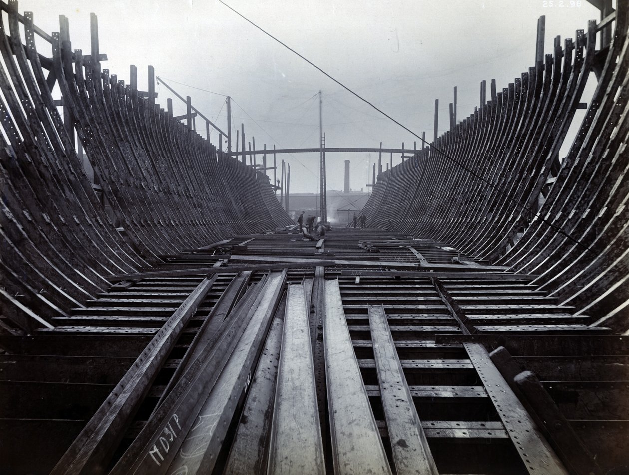 Número de astillero 647, Baikal. Mostrando el rompehielos transbordador de trenes Baikal en construcción en el astillero Low Walker, 1896 de English Photographer