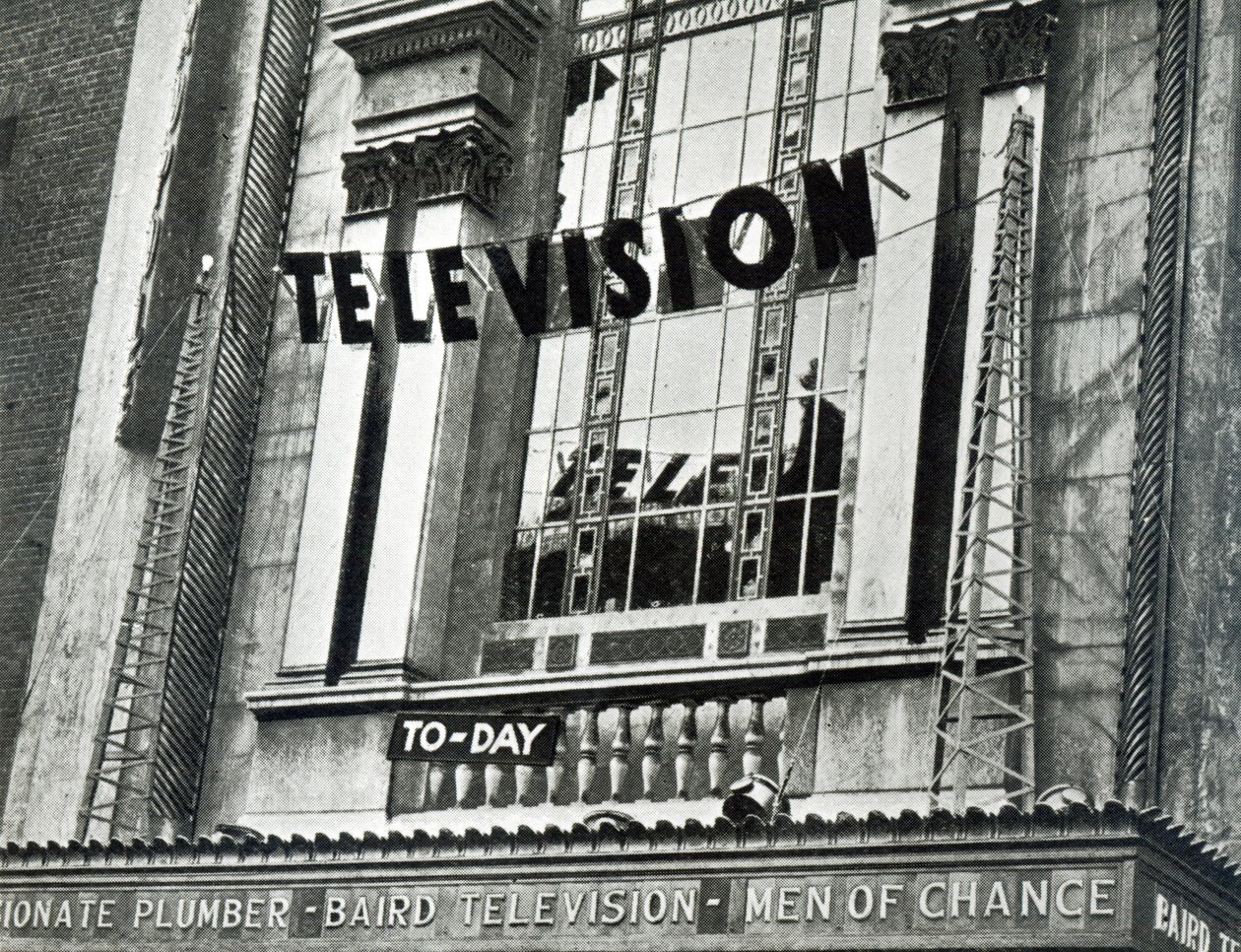 Publicidad de que la televisión se mostraba en el Metropole durante la Semana del Derby, 1932 de English School