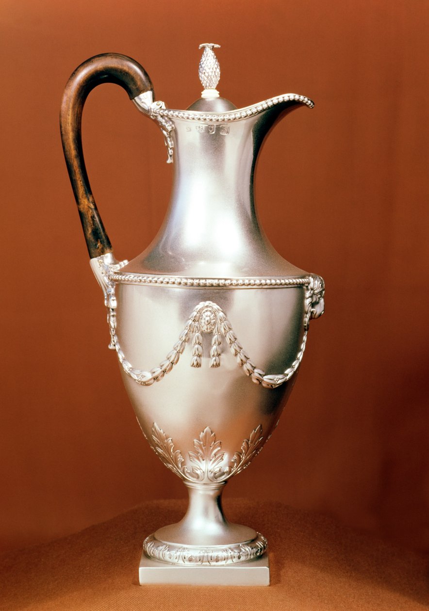 Chocolatera, con diseño repujado y cincelado, estilo Adam, 1773-4 de English School