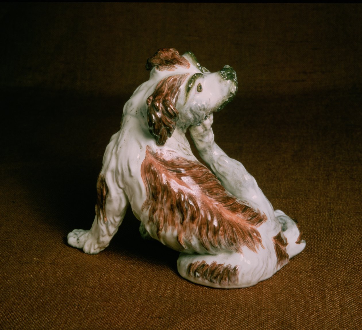 Figura de Derby de un spaniel King Charles, período Chelsea-Derby, c.1780 de English School