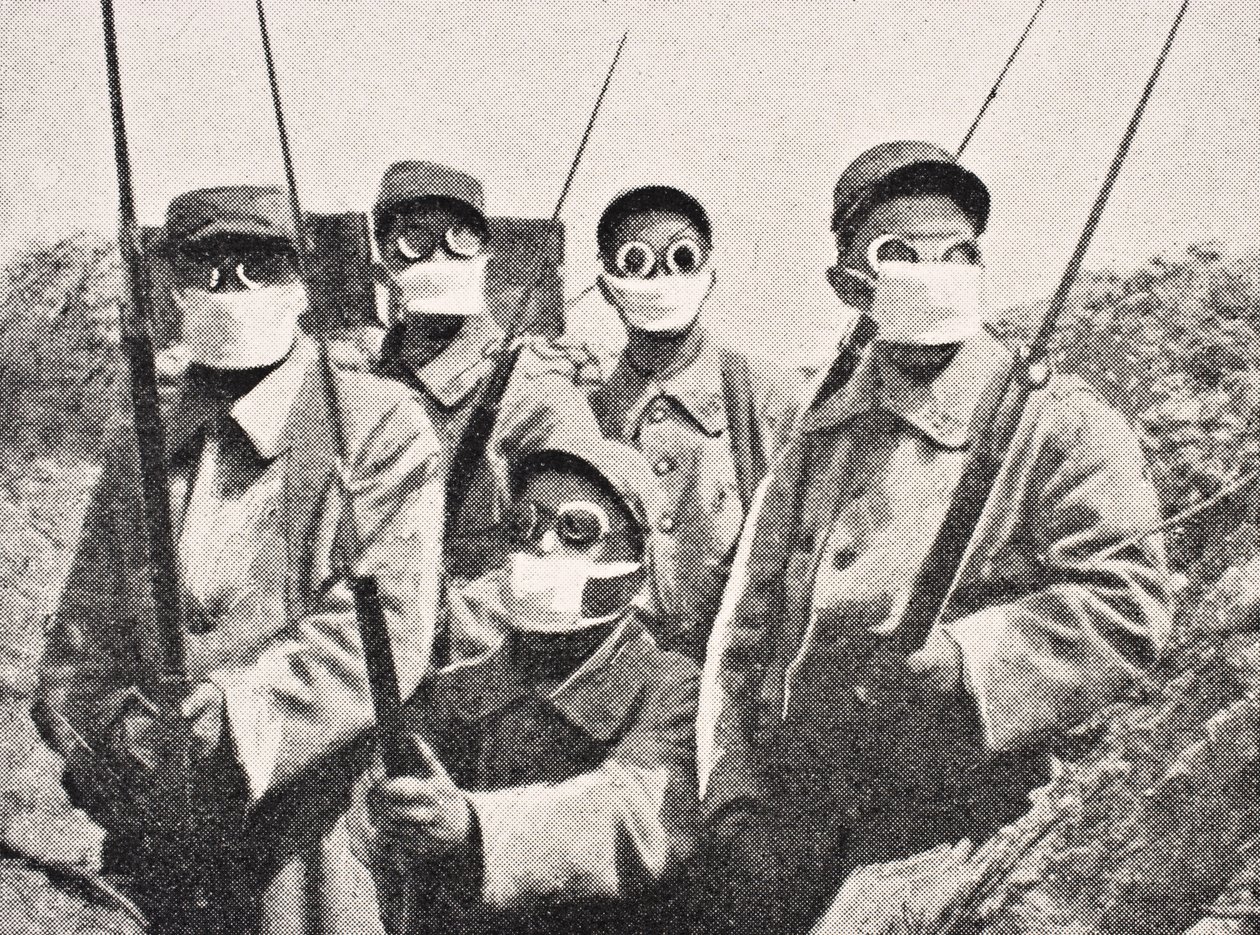 Soldados franceses con máscara de gas en 1915, de 