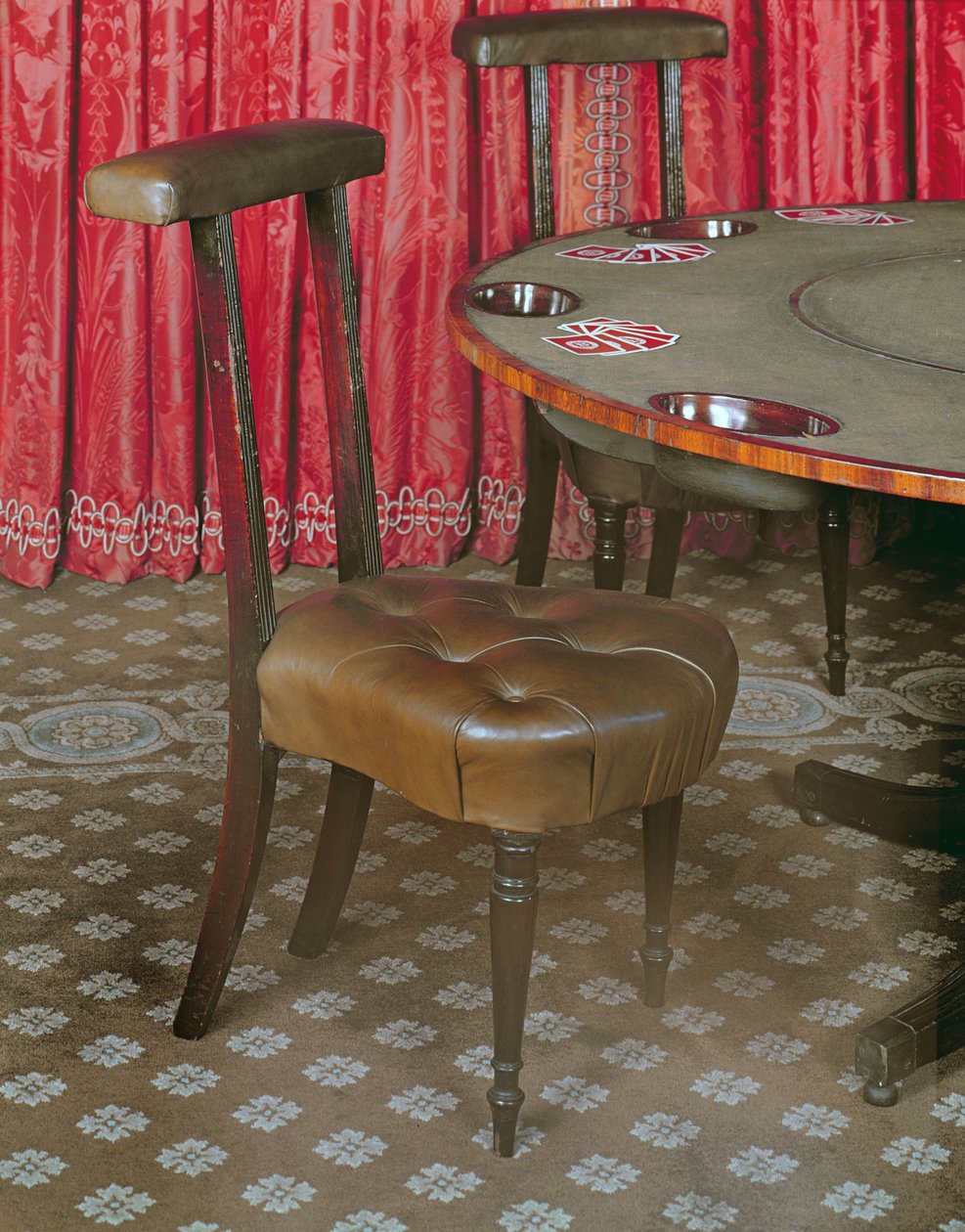 Mesa de juegos y silla, finales del siglo XVIII de English School