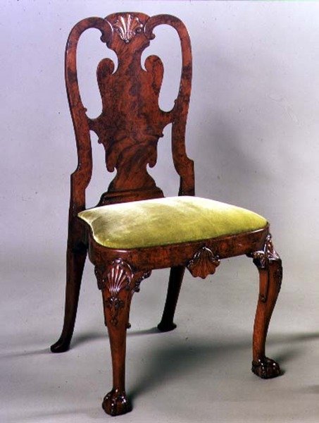 Silla lateral George I con tallado de concha y patas cabriolé, c.1720 de English School