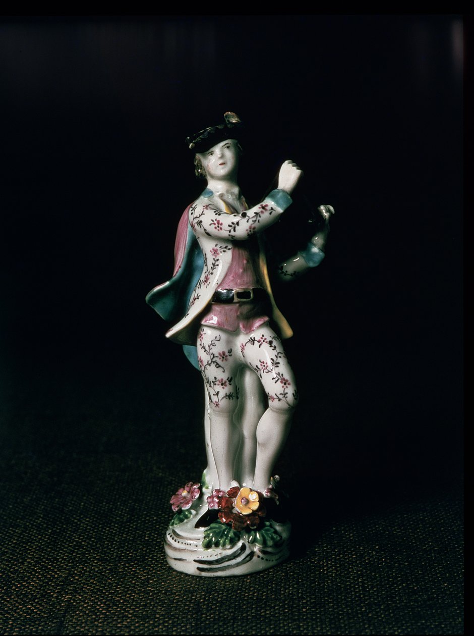 Figura de Lowestoft de un niño tocando un triángulo, c.1780 de English School