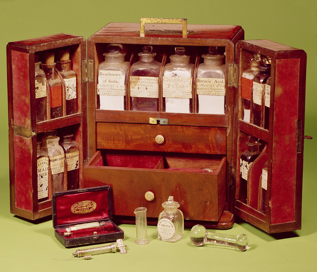Cofre médico de la familia Dinneford (caoba) de English School