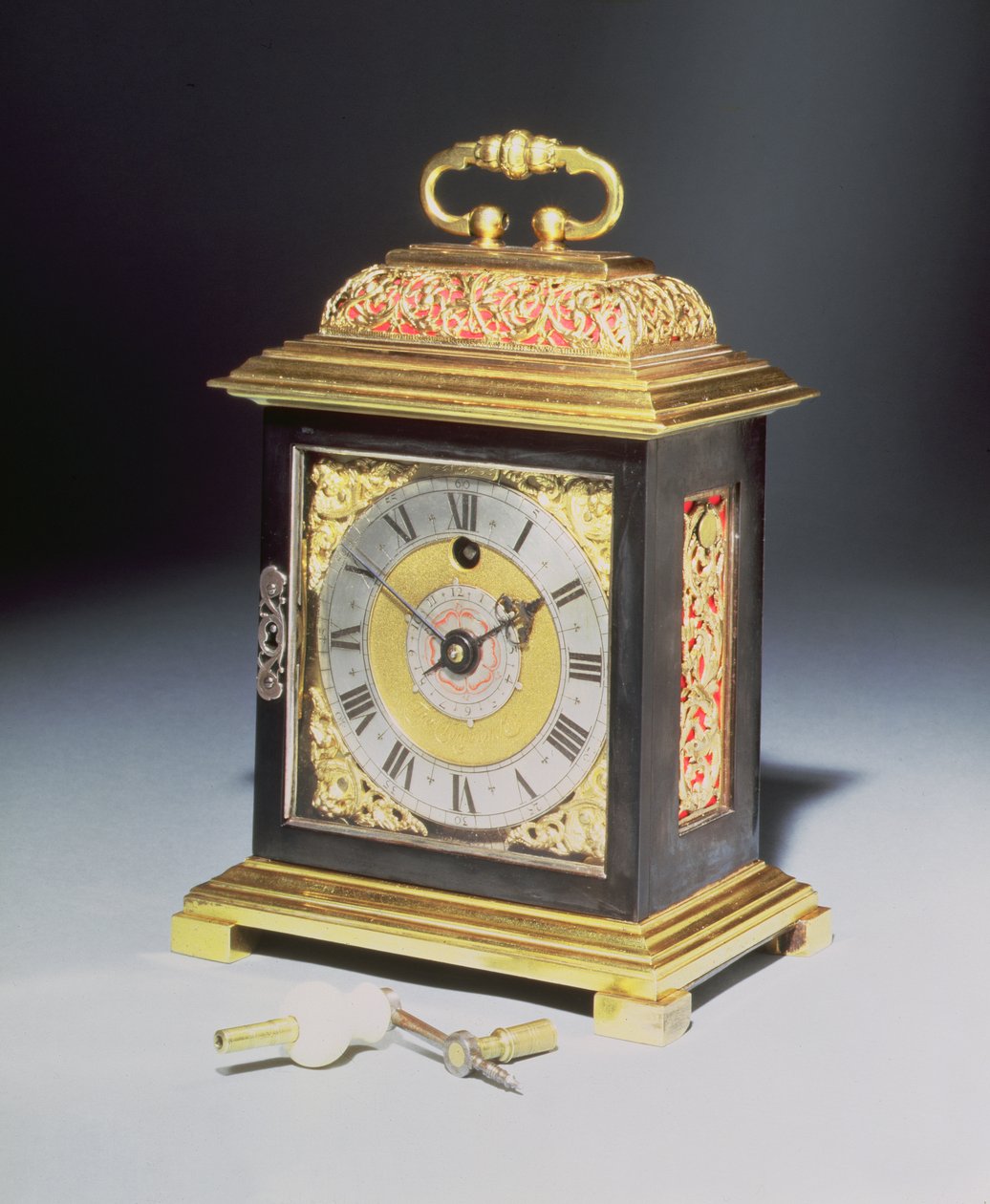 Reloj de sobremesa en miniatura con caja de acero azulado y metal dorado por Thomas Tompion (1639-1713), c.1710 de English School