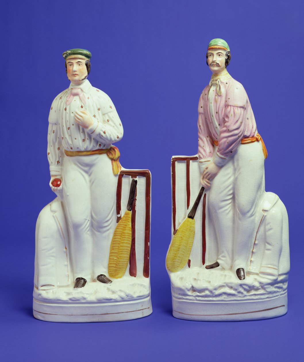 Par de jugadores de críquet de cerámica de Staffordshire que se dice representan a George Parr y Julio César (cerámica) de English School