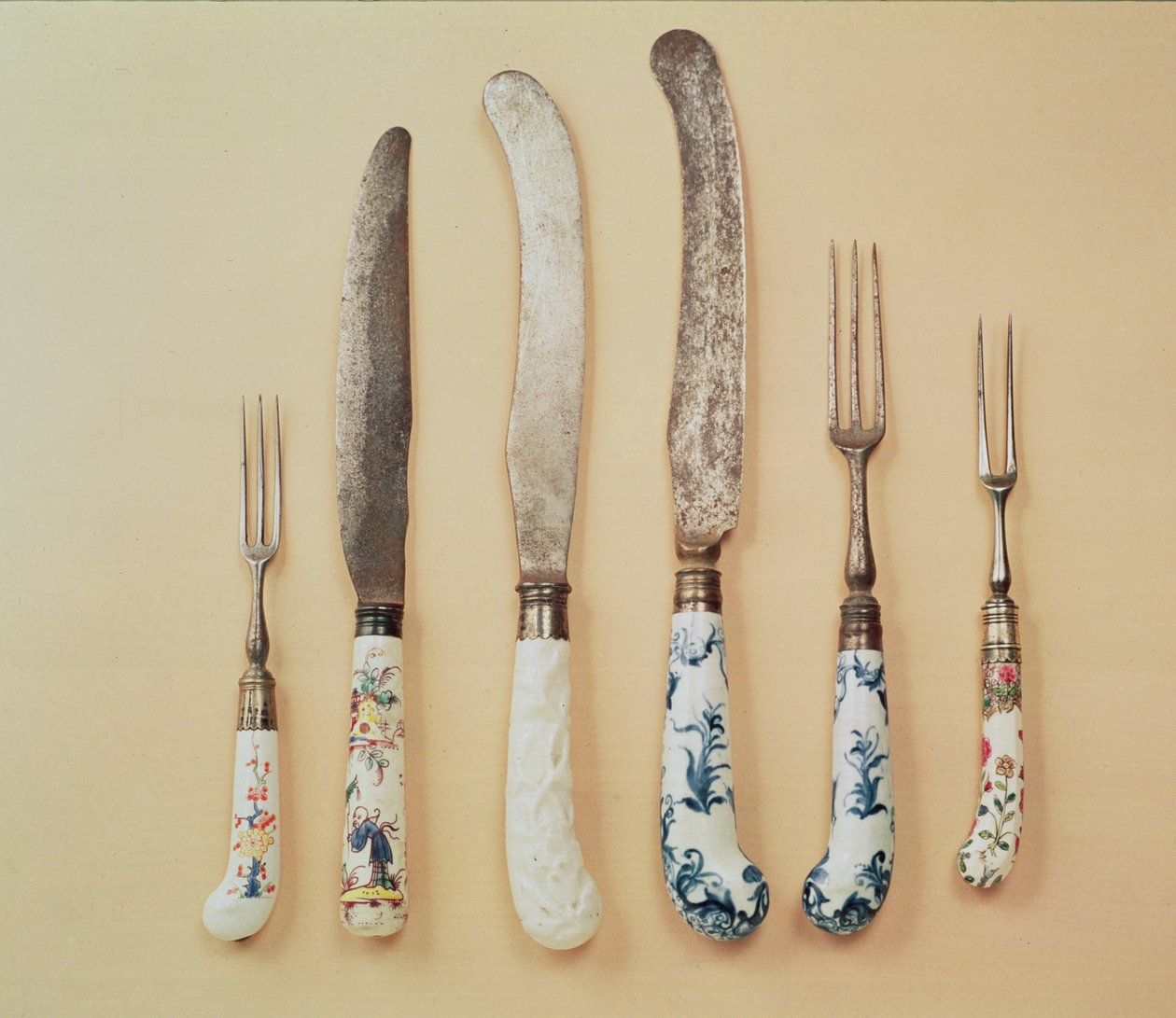 Mangos de cuchillo y tenedor de porcelana de English School