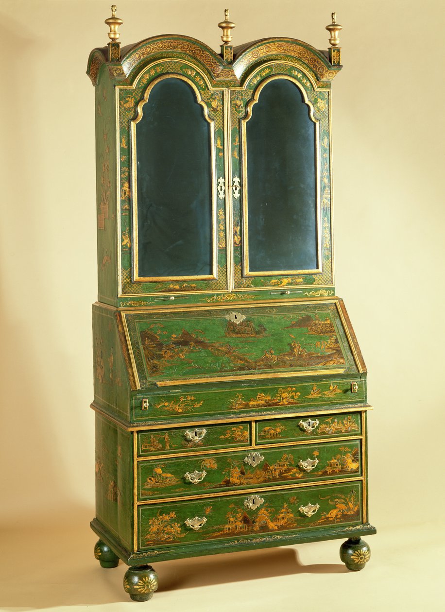 Gabinete de escritorio de la Reina Ana con patas de bola, c.1710 de English School
