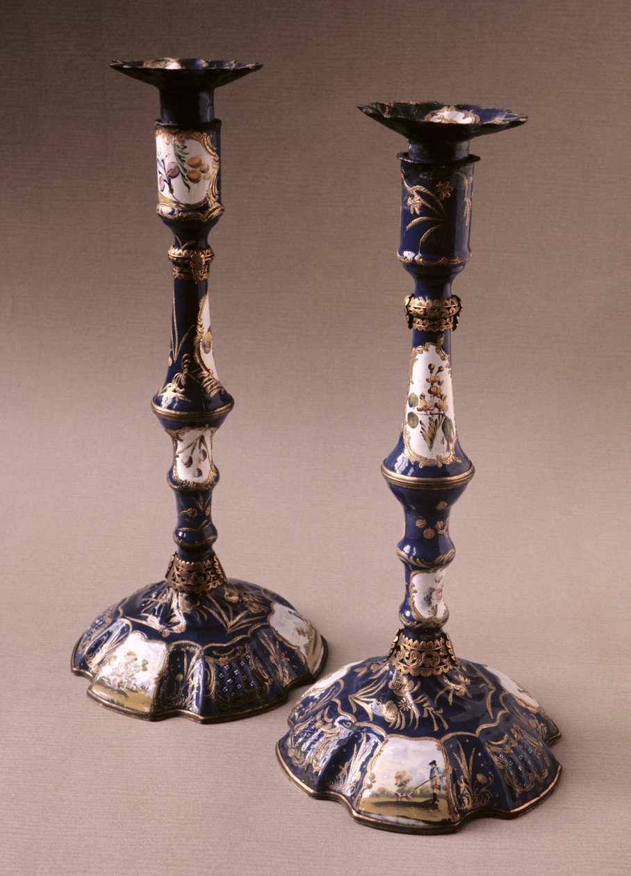 Par de candelabros de South Staffordshire, c.1765 de English School