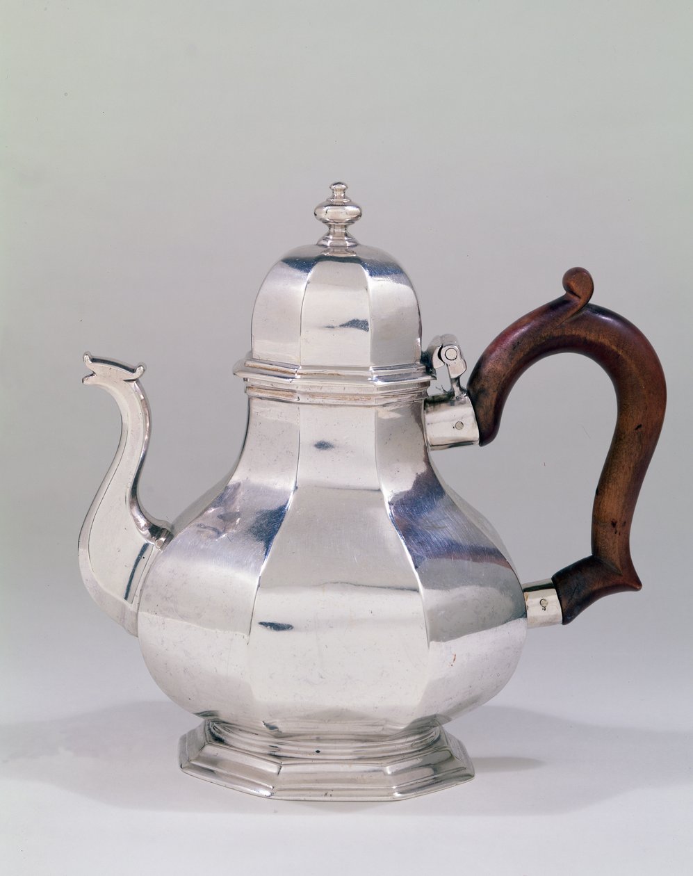 Tetera por Tearle y Lamb, 1718-19 (plata) de English School