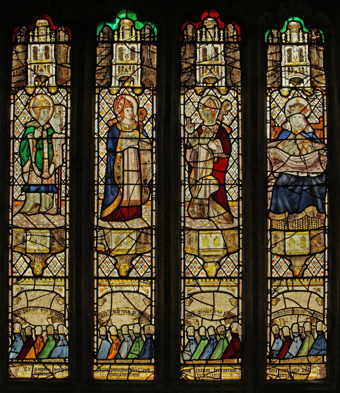 Ventana n4 que representa a tres santos obispos y el Seno de Abraham de English School