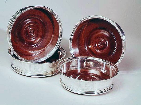 Posavasos de vino, juego de cuatro, Jorge IV, hechos por Eley & Fearn, 1823 de English School