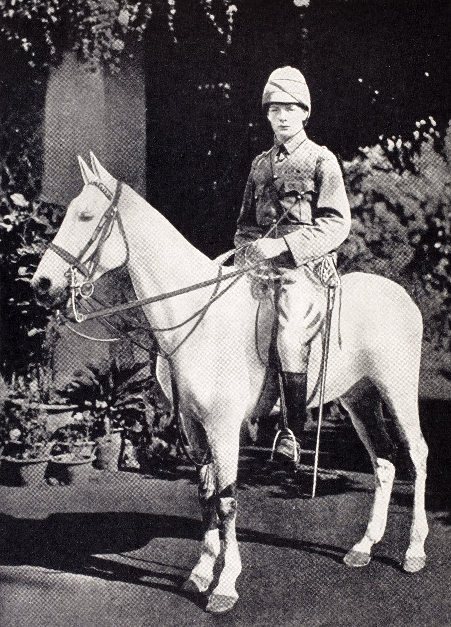 Winston Churchill a caballo en Bangalore, India en 1897, de 