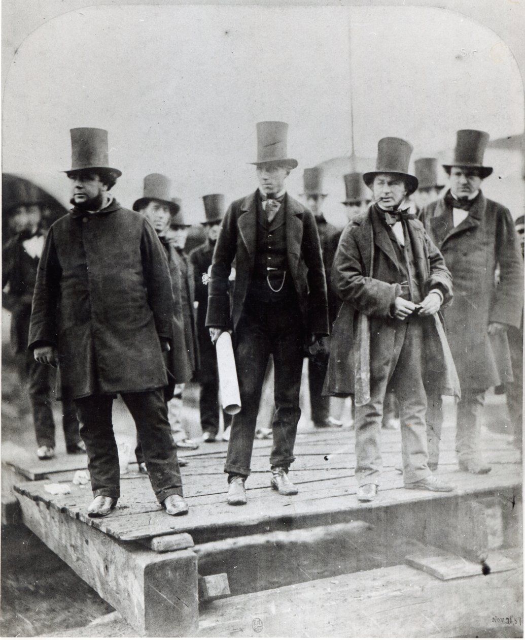 (De izquierda a derecha) John Scott Russell, Henry Wakefield, Isambard Kingdom Brunel y Lord Derby en el lanzamiento del SS Great Eastern de English Photographer