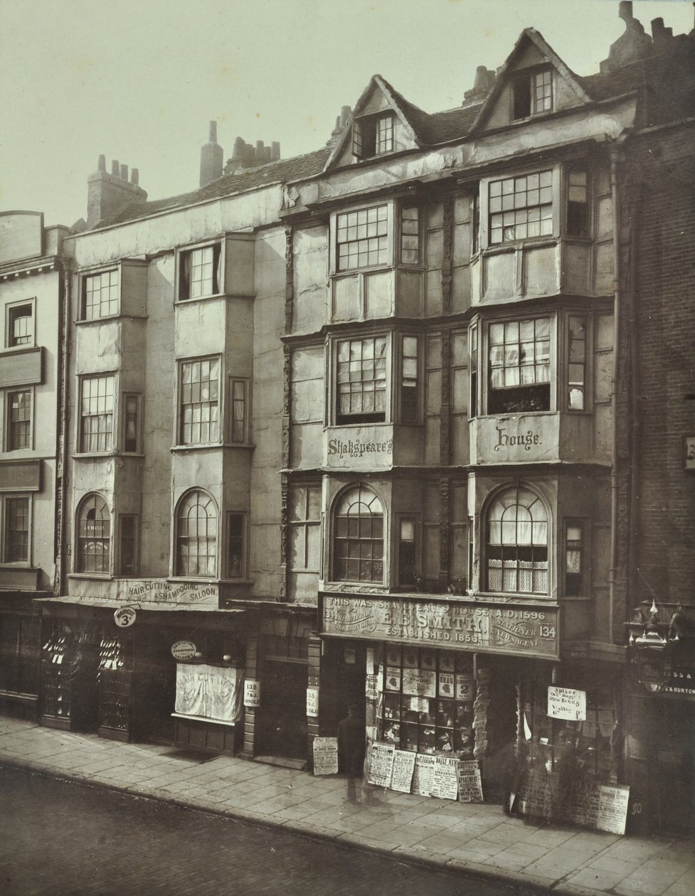 134-136 Aldersgate Street, Londres, 1879 de English Photographer