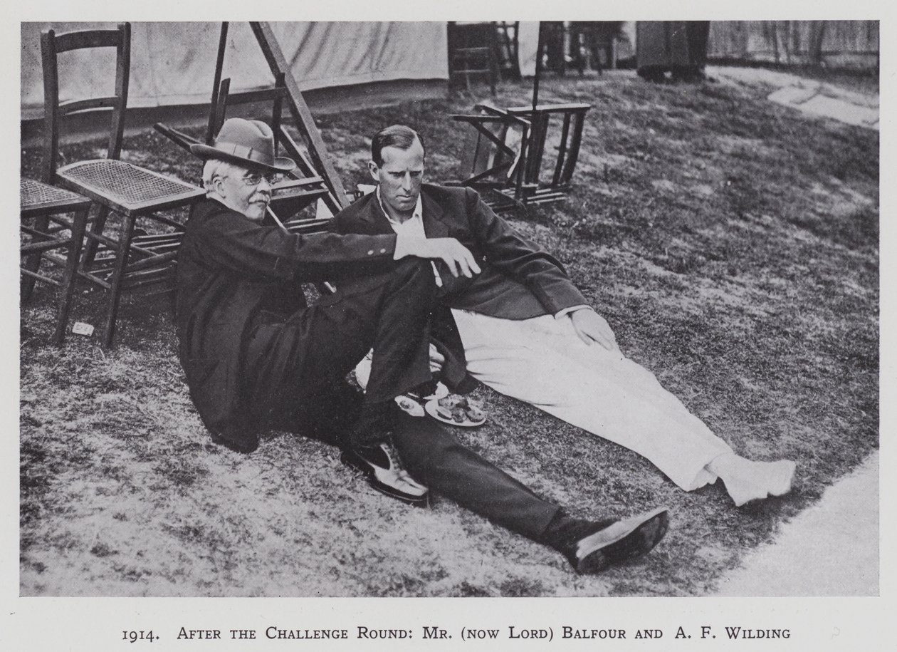 1914, Después de la Challenge Round, el Sr. (ahora Lord) Balfour y A F Wilding (foto b/n) de English Photographer