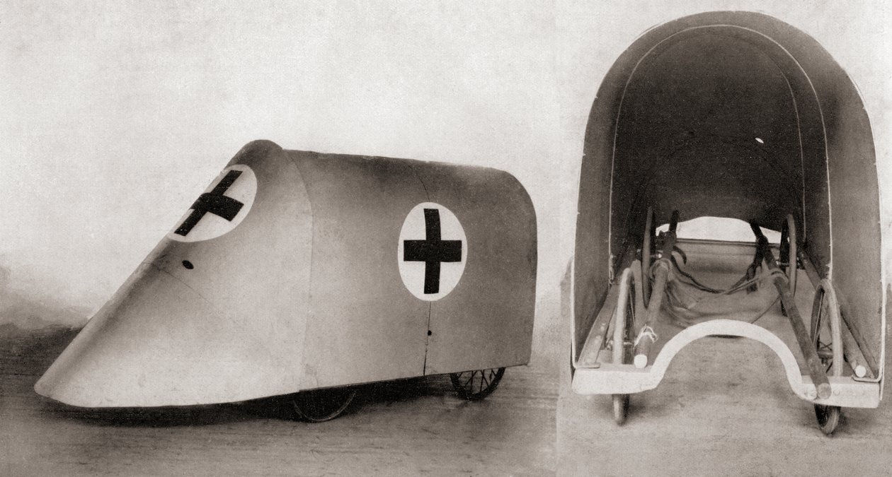 Una cubierta de camilla a prueba de balas para rescatar a los heridos y a los camilleros entre trincheras durante la Primera Guerra Mundial, de The Illustrated War News, 1915 de English Photographer