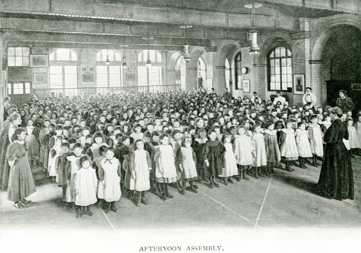 Asamblea de la tarde, c.1900 (foto en b/n) de English Photographer