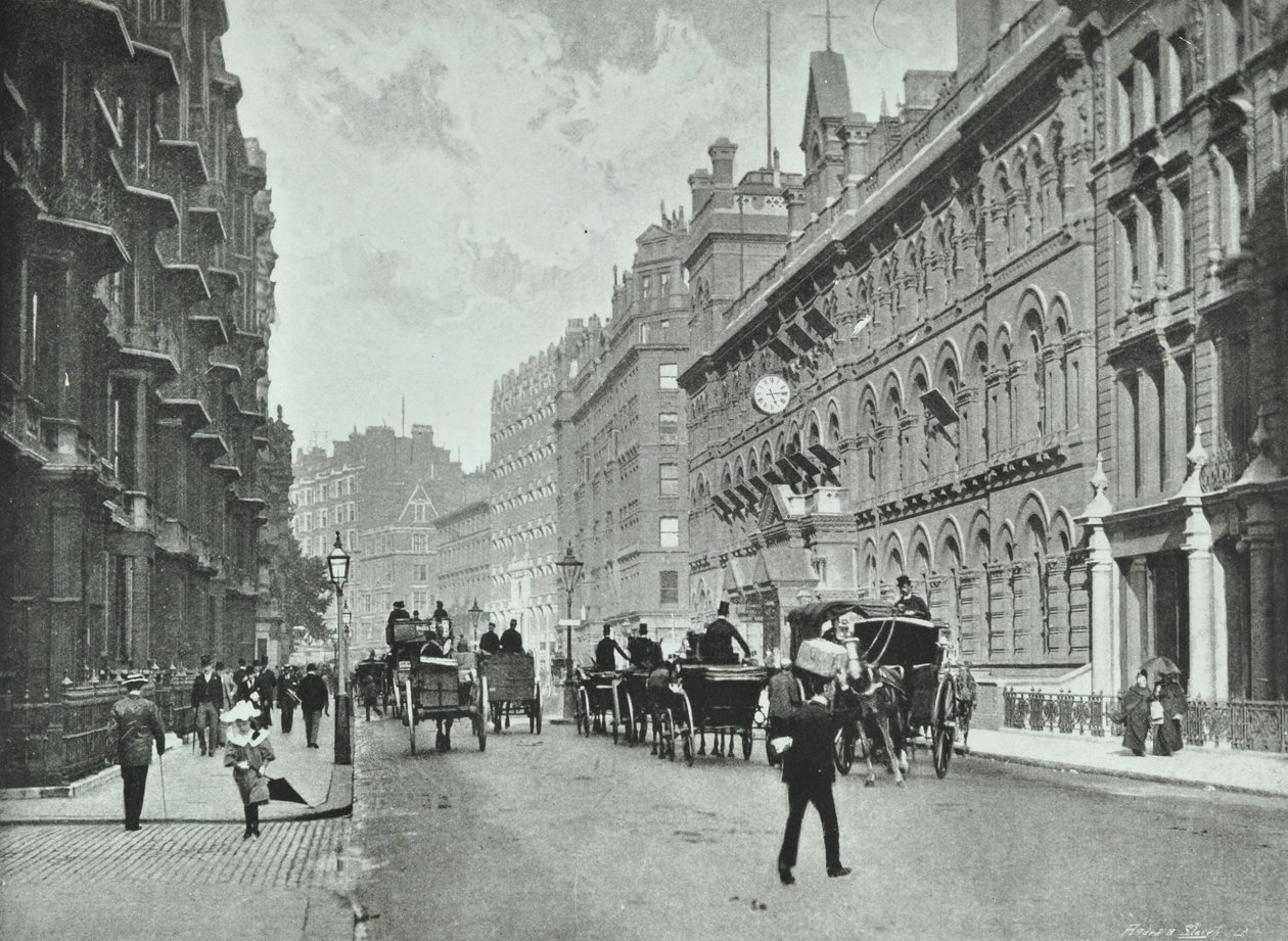 Army and Navy Stores, Victoria Street, Westminster: vista este desde Francis Street, 1895 de English Photographer