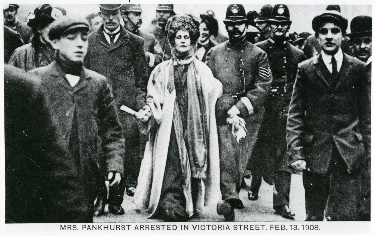 Arresto de la Sra. Emmeline Pankhurst en Victoria Street, 13 de febrero de 1908 de English Photographer